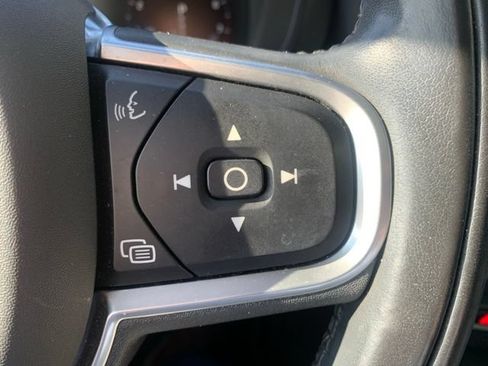 Used 2019 Volvo XC60 T6 Momentum w/ Multimedia Package AWD/4WD image 13