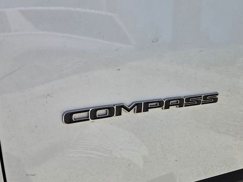 Certified 2019 Jeep Compass Latitude AWD/4WD image 4
