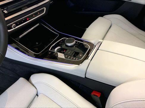 Used 2025 BMW X5 xDrive40i w/ M Sport Package image 16
