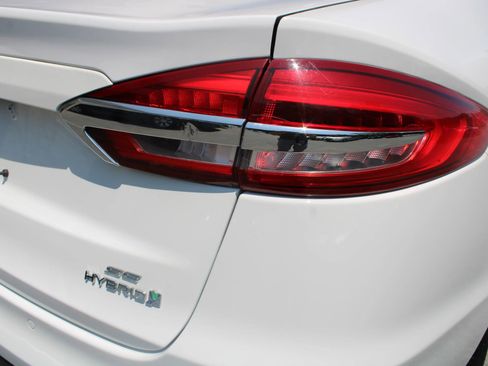 Used 2019 Ford Fusion SE image 23