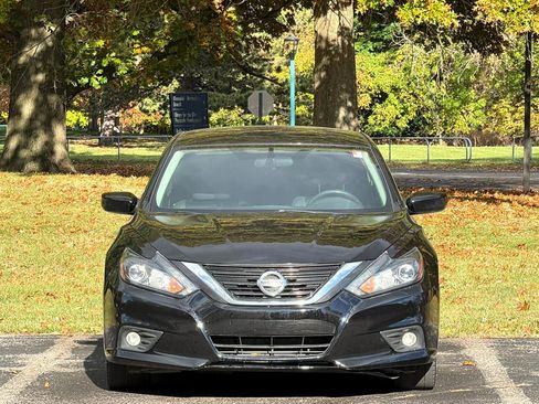 Used 2017 Nissan Altima 2.5 SR w/ Midnight Edition Package FWD image 9