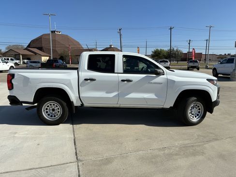 Used 2023 Chevrolet Colorado W/T image 2