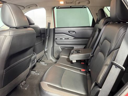 Used 2023 Nissan Pathfinder SL w/ Lighting Package (N92) image 28