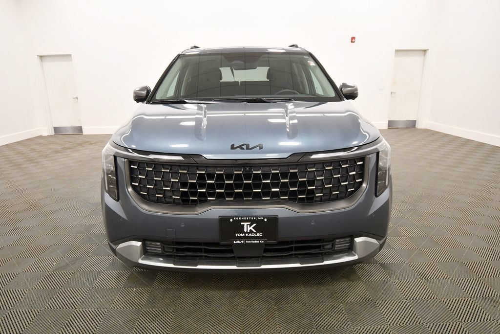 Certified 2026 Kia Carnival SX w/ SX Dark Edition Package FWD image 11