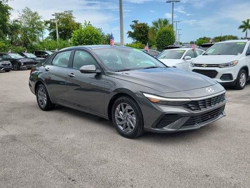 Certified 2024 Hyundai Elantra Blue FWD image 3