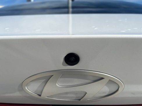 Used 2025 Hyundai Elantra SEL image 8