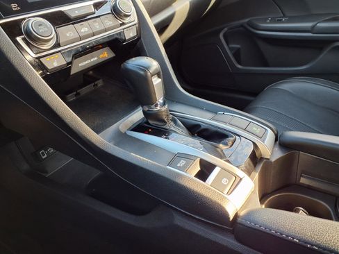 Used 2017 Honda Civic Touring image 7