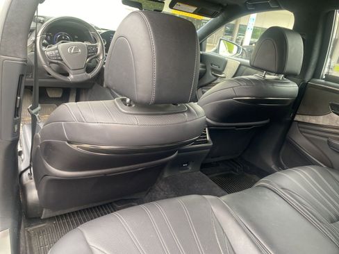 Used 2022 Lexus LS 500h AWD w/ Luxury Package image 12