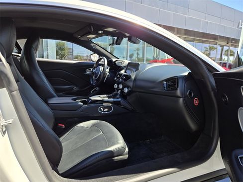 Used 2022 Aston Martin V8 Vantage Coupe image 20