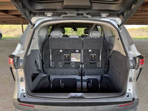 Used 2024 Toyota Sienna XLE image 30