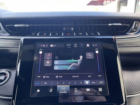 Used 2024 Jeep Grand Cherokee Altitude image 25