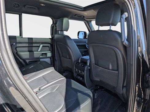 Used 2024 Land Rover Defender 130 X-Dynamic SE image 6