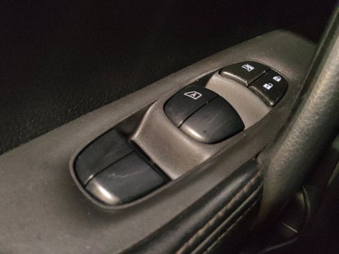 Used 2020 Nissan Rogue Sport S image 27