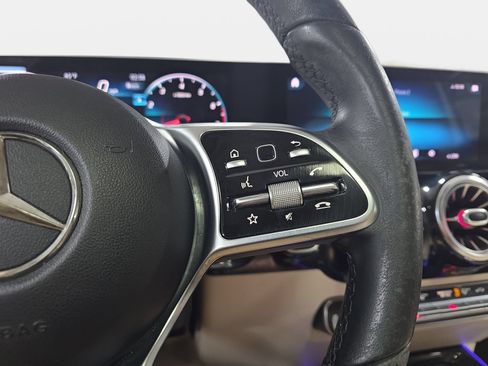 Used 2021 Mercedes-Benz GLA 250 w/ Premium Package image 18
