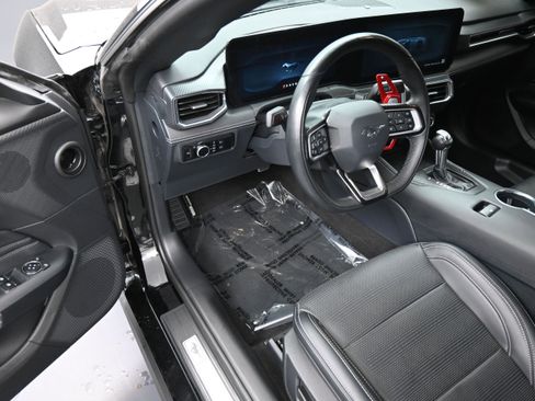 Used 2025 Ford Mustang GT Premium RWD image 12