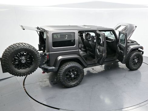 Used 2016 Jeep Wrangler Unlimited Rubicon image 40