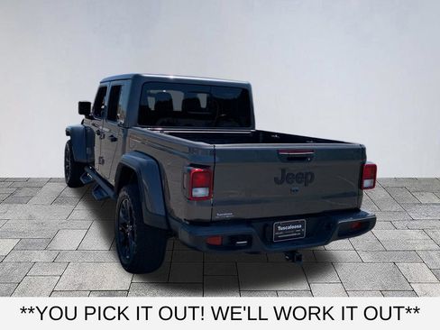 Used 2025 Jeep Gladiator Sport AWD/4WD image 5