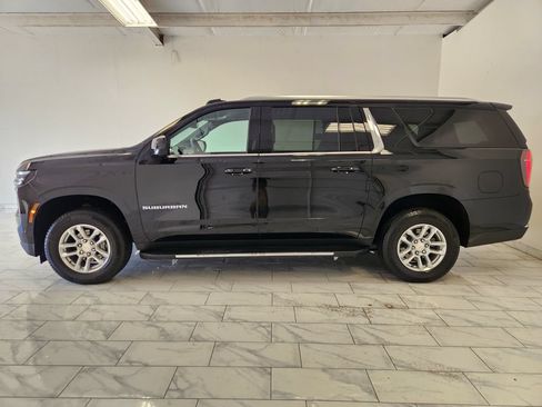 Used 2025 Chevrolet Suburban LT AWD/4WD image 4