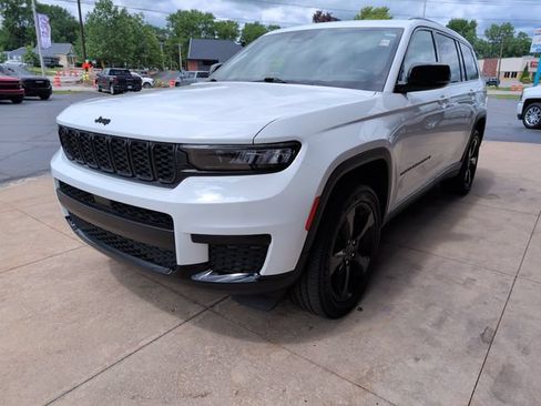 Used 2023 Jeep Grand Cherokee L Laredo AWD/4WD image 4