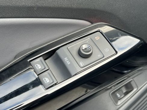 Used 2023 Volkswagen ID.4 Pro S image 14