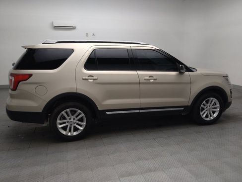 Used 2017 Ford Explorer XLT w/ Equipment Group 201A FWD image 10
