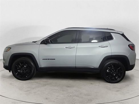 Used 2025 Jeep Compass Latitude w/ Convenience Group image 2