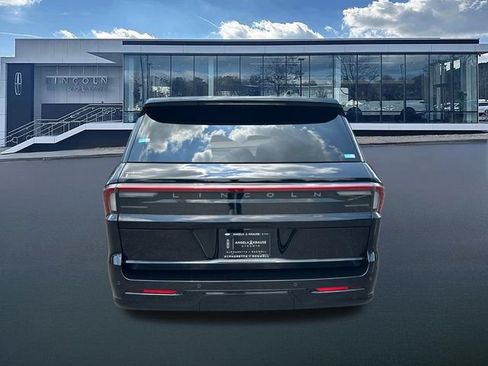 New 2026 Lincoln Navigator L Premier AWD/4WD image 7