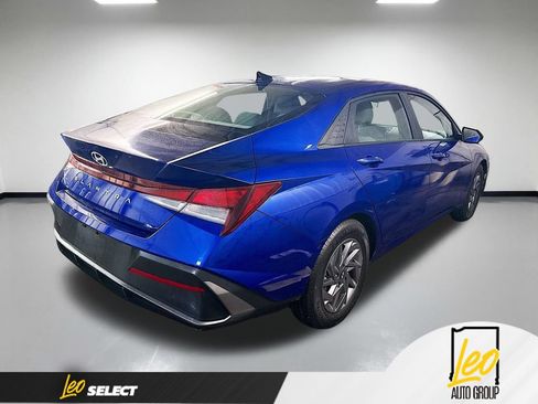 Used 2024 Hyundai Elantra SEL FWD image 9