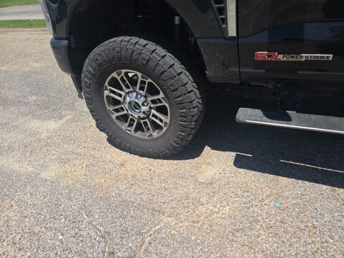 Used 2024 Ford F350 Limited w/ FX4 Off-Road Package AWD/4WD image 14
