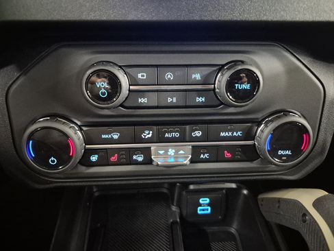 New 2025 Ford Bronco Badlands image 32