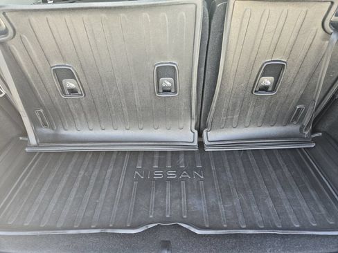 Used 2025 Nissan Pathfinder SL FWD image 32