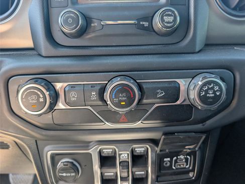 Used 2018 Jeep Wrangler Unlimited Sport S image 17