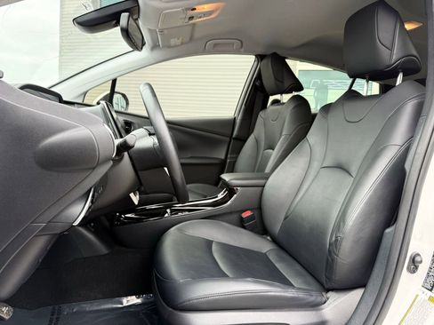 Used 2017 Toyota Prius Prime Advanced FWD image 15