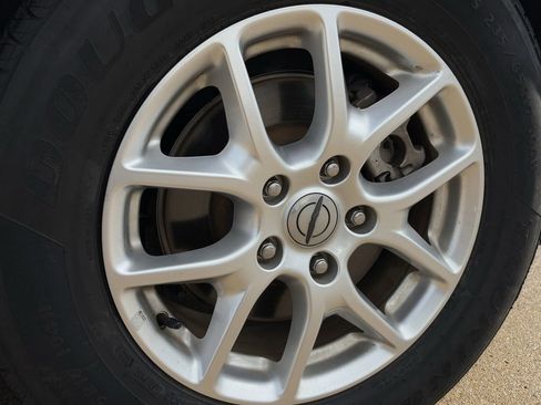 Used 2022 Chrysler Pacifica Touring-L w/ Uconnect Theater Family Group image 11