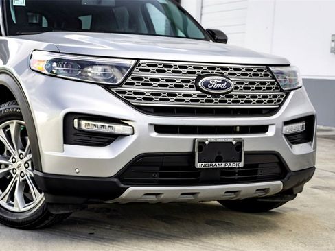 Used 2024 Ford Explorer Limited image 3
