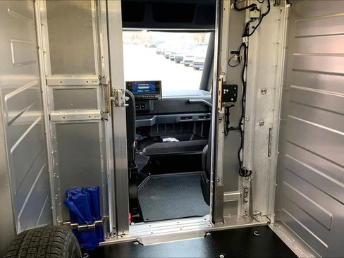 Used 2025 Chevrolet Brightdrop 400 image 32