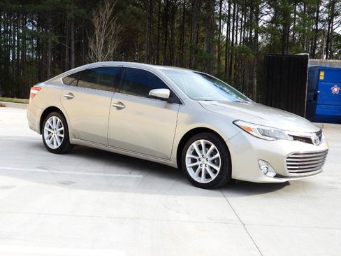 Used 2015 Toyota Avalon Limited image 25