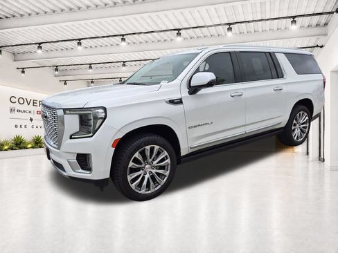 Used 2021 GMC Yukon XL Denali w/ Denali Premium Package AWD/4WD image 4