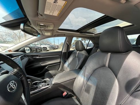 Used 2018 Toyota Camry XSE image 12