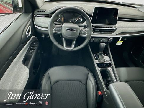 New 2026 Jeep Compass Latitude image 18