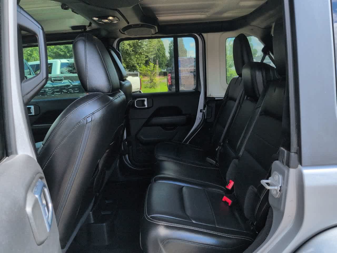 Used 2020 Jeep Wrangler Unlimited Sahara w/ Cold Weather Group AWD/4WD image 13