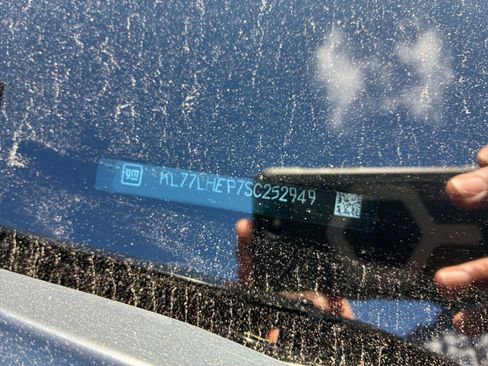 Used 2025 Chevrolet Trax LT w/ LT Convenience Package image 22