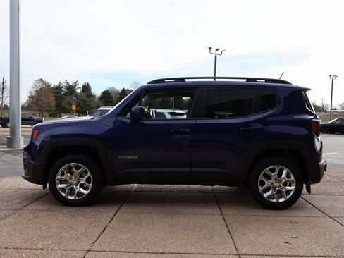 Used 2016 Jeep Renegade Latitude image 3