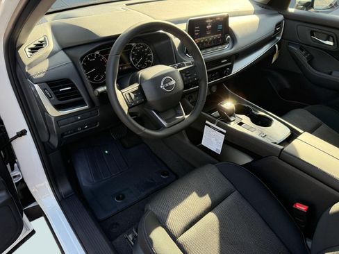 Certified 2026 Nissan Rogue SV FWD image 7