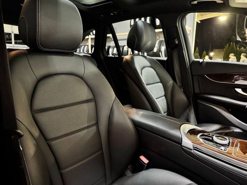 Used 2019 Mercedes-Benz GLC 300 4MATIC image 32