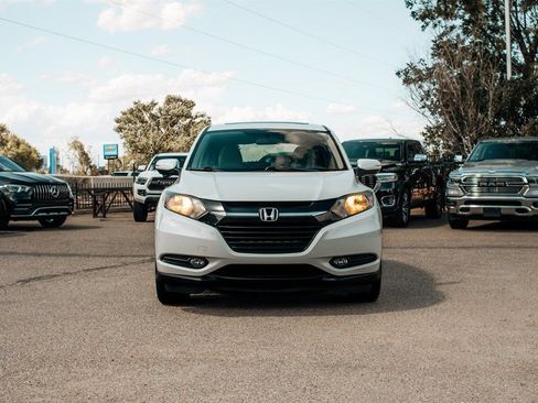 Used 2017 Honda HR-V EX image 2