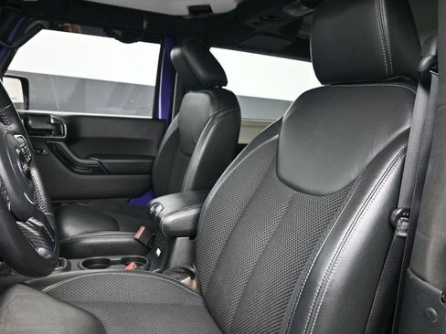 Used 2017 Jeep Wrangler Sahara image 11