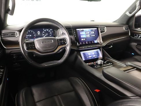 Used 2022 Jeep Grand Wagoneer Series II AWD/4WD image 2