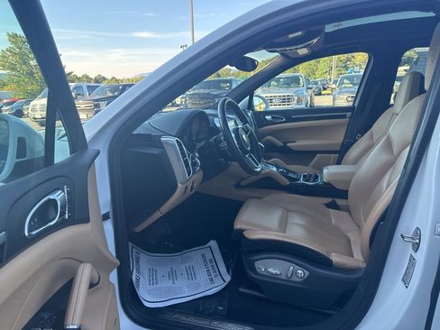 Used 2017 Porsche Cayenne image 9