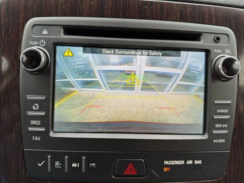 Used 2017 Chevrolet Traverse LT image 17